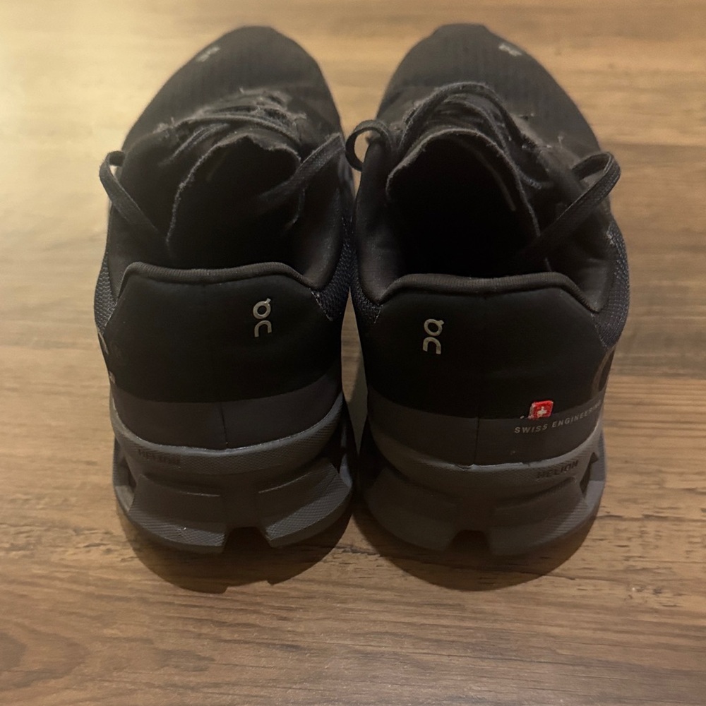 On Running  Women Running Shoes - Picture 3 of 10